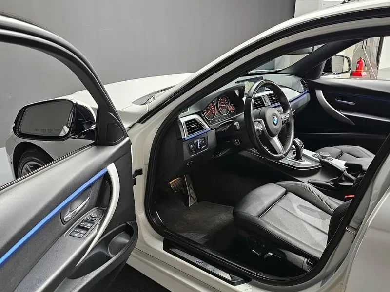 BMW 320 i - САМО 30% АВАНС, снимка 10 - Автомобили и джипове - 56304448