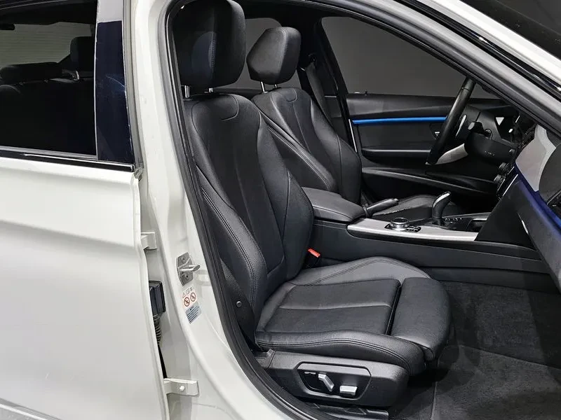 BMW 320 i - САМО 30% АВАНС, снимка 12 - Автомобили и джипове - 56304448
