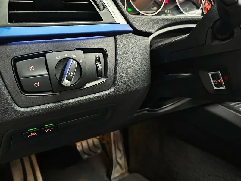 BMW 320 i - САМО 30% АВАНС, снимка 14 - Автомобили и джипове - 56304448