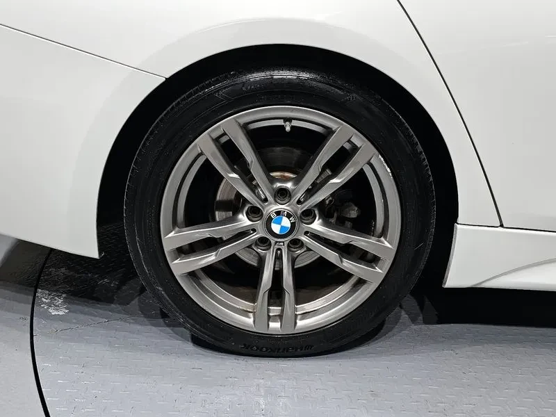 BMW 320 i - САМО 30% АВАНС, снимка 5 - Автомобили и джипове - 56304448