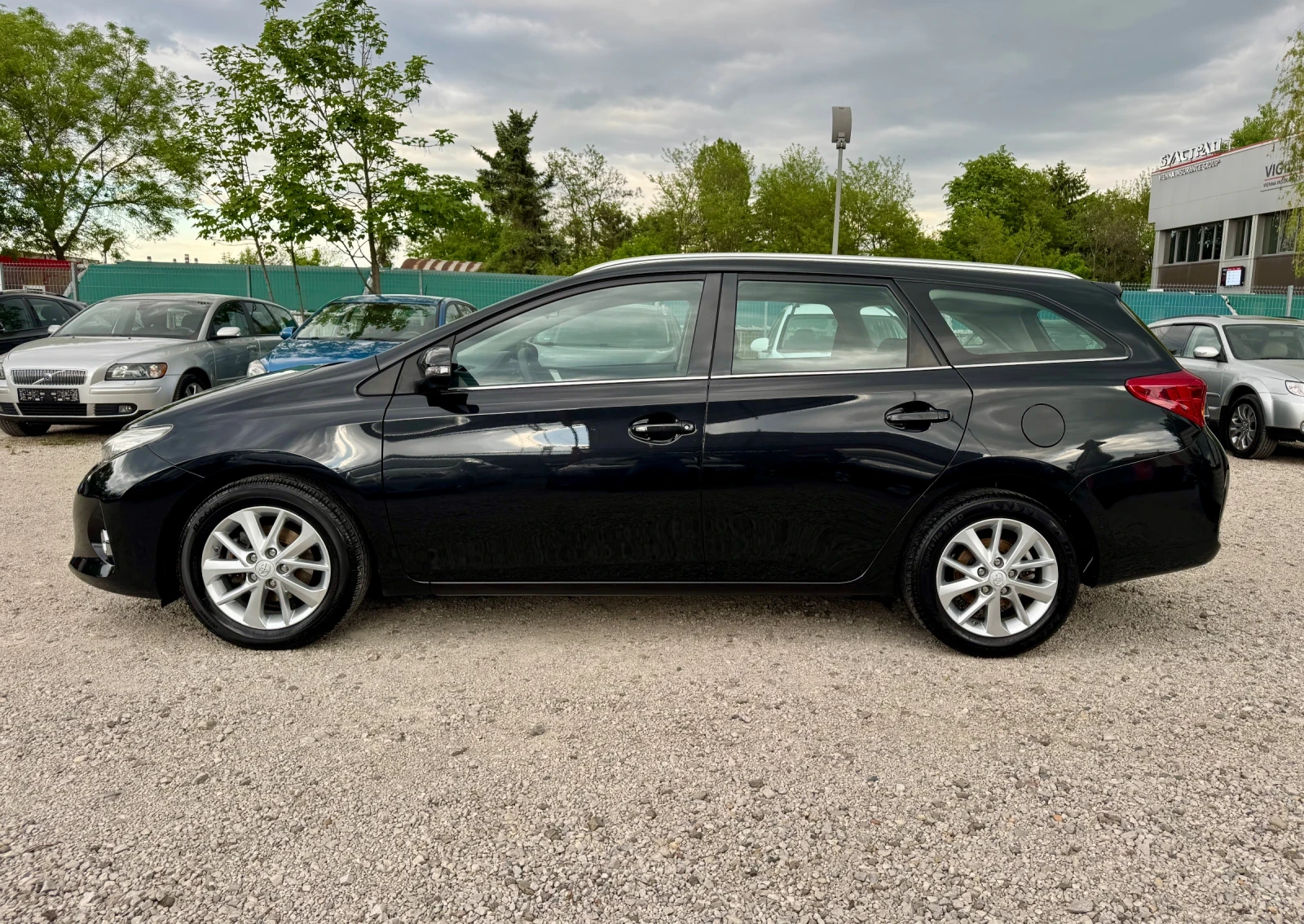 Toyota Auris 1.6i             ТОП СЪСТОЯНИЕ  - изображение 2