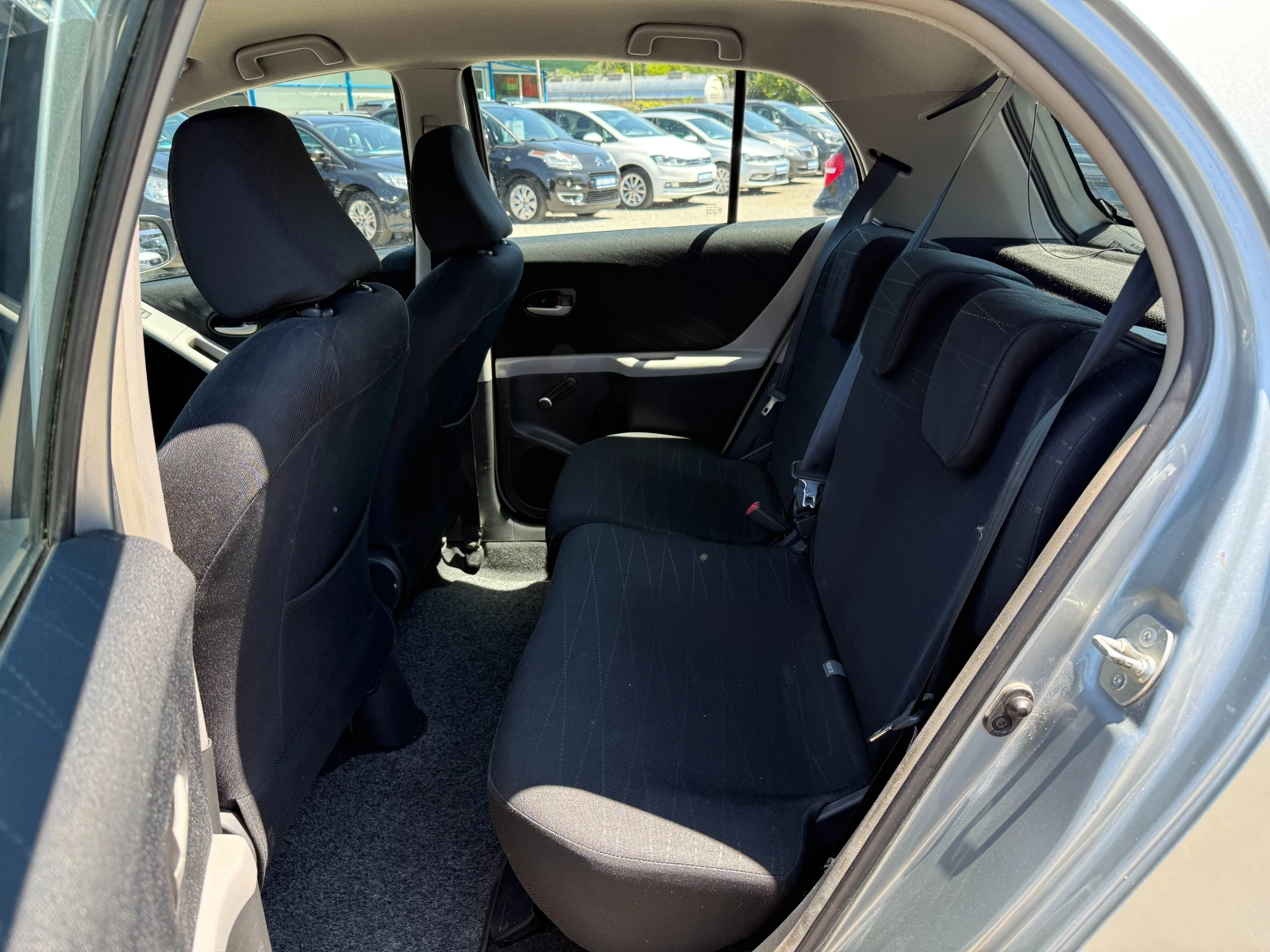 Toyota Yaris 1.4D-4D АВТОМАТИК-КЛИМАТРОНИК-ПАРКТР.-KEYLESS - изображение 10