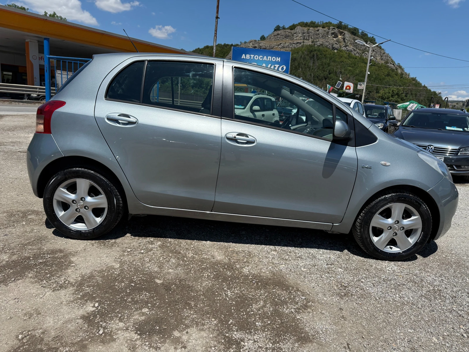 Toyota Yaris 1.4D-4D АВТОМАТИК-КЛИМАТРОНИК-ПАРКТР.-KEYLESS - изображение 7