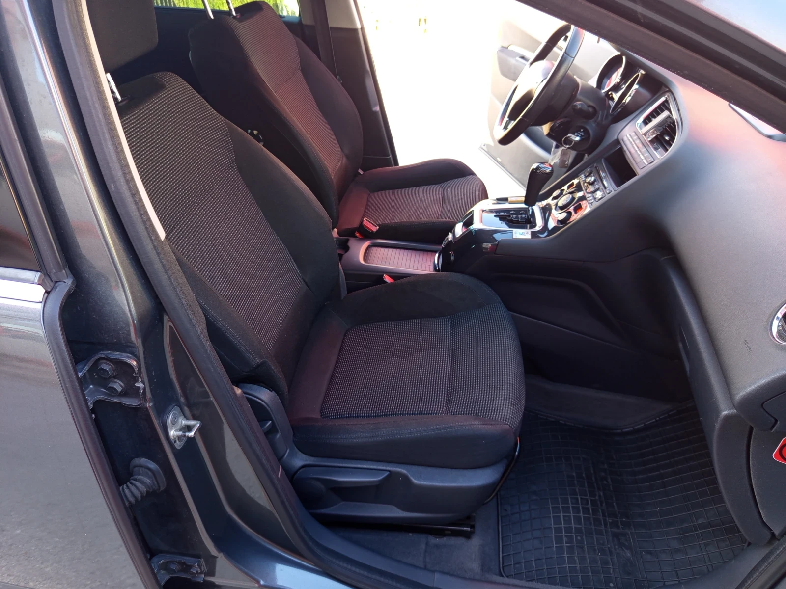 Peugeot 5008 2.0 hdi 163 - изображение 9