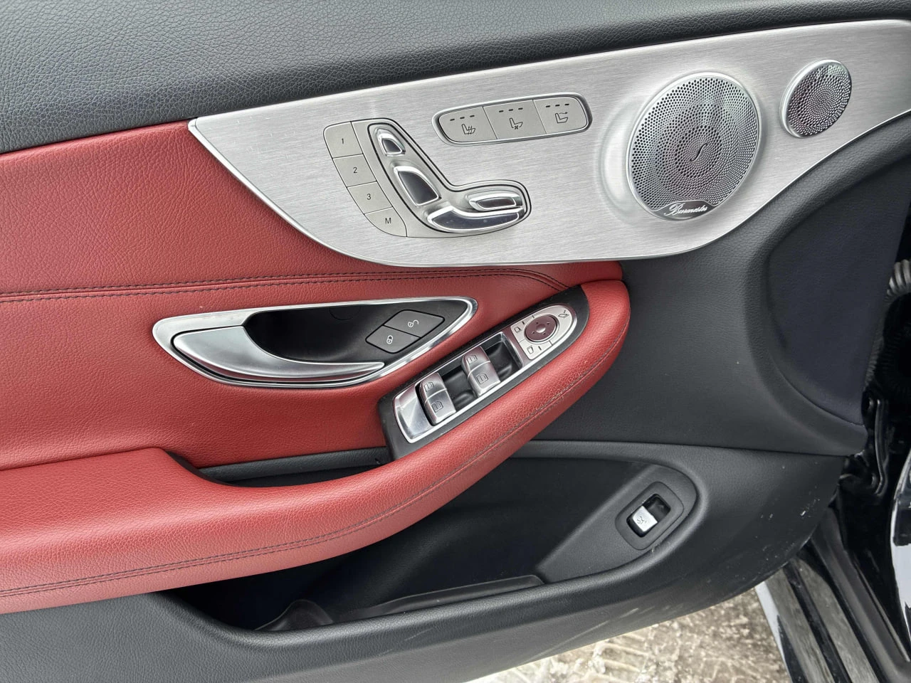 Mercedes-Benz C 300 * 4-MATIC* 360 КАМЕРА* ПОДГРЕВ/ОБДУХВАНЕ* , снимка 8 - Автомобили и джипове - 53983147