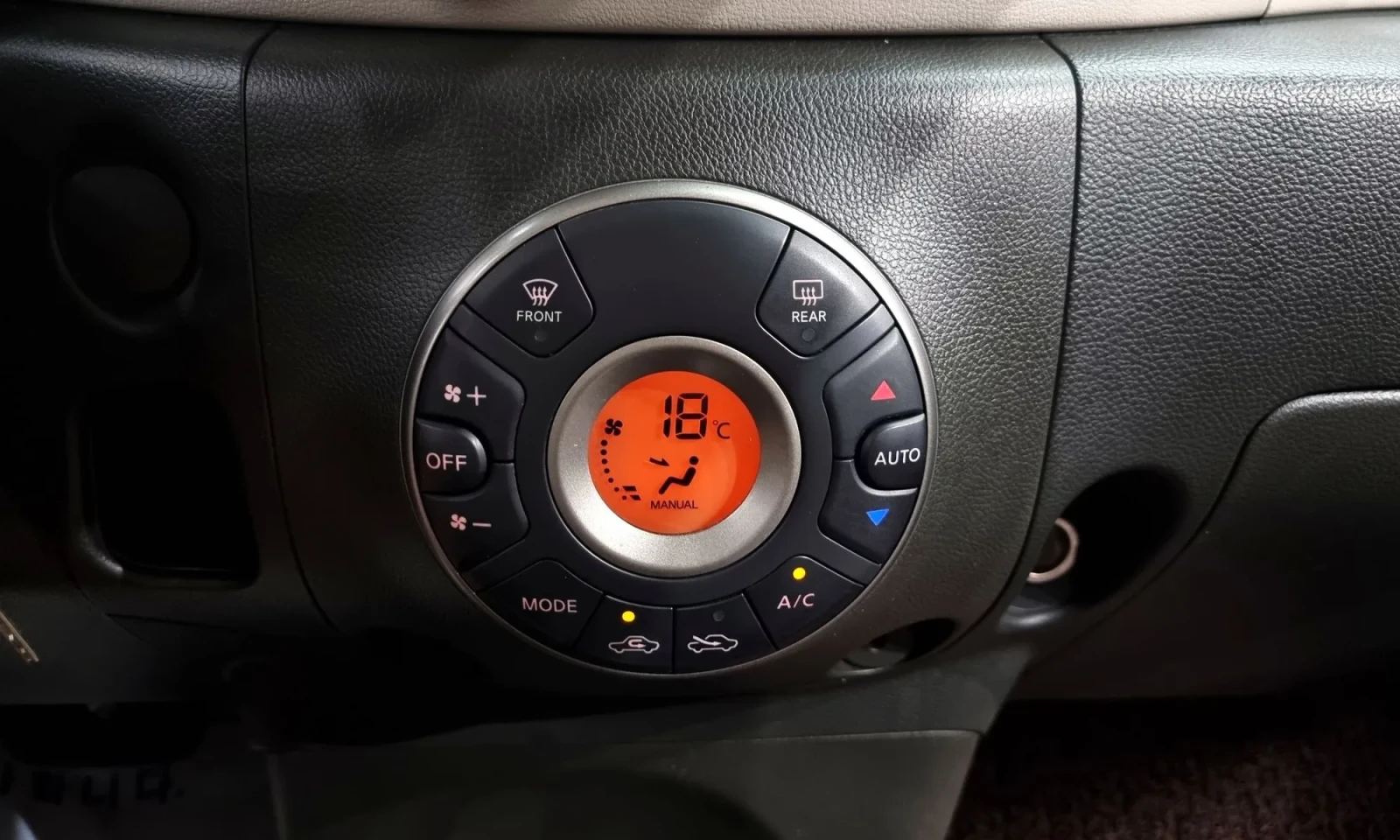 Nissan Cube, снимка 15 - Автомобили и джипове - 54853899