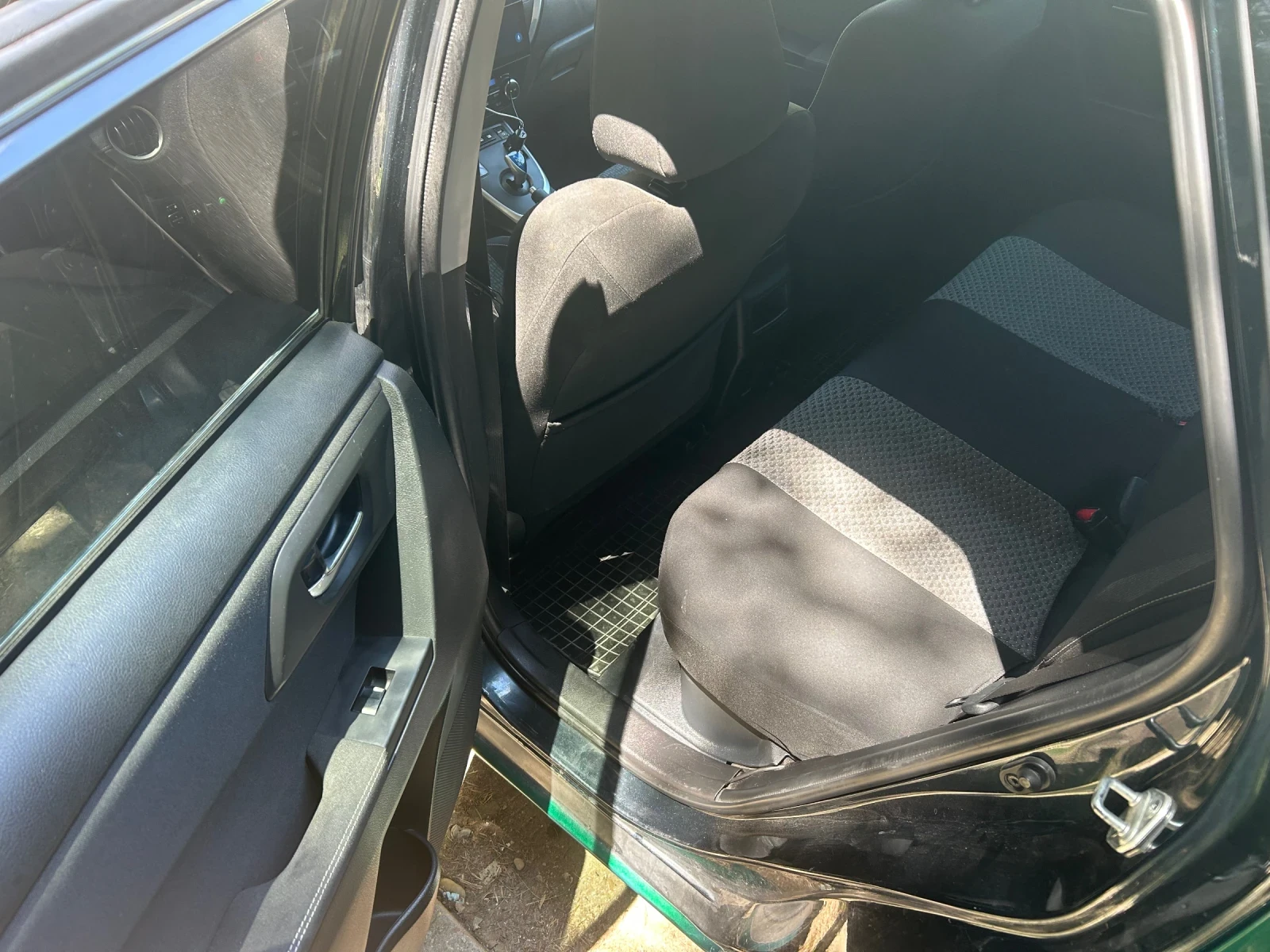 Toyota Auris, снимка 12 - Автомобили и джипове - 55040296