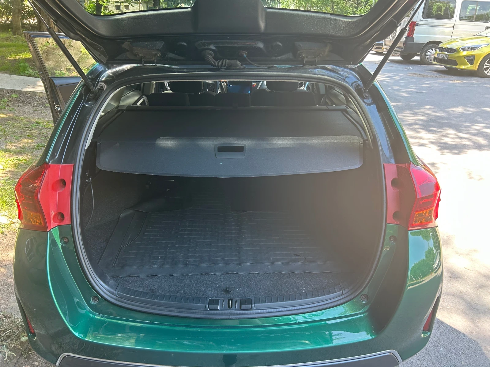 Toyota Auris, снимка 5 - Автомобили и джипове - 55040296