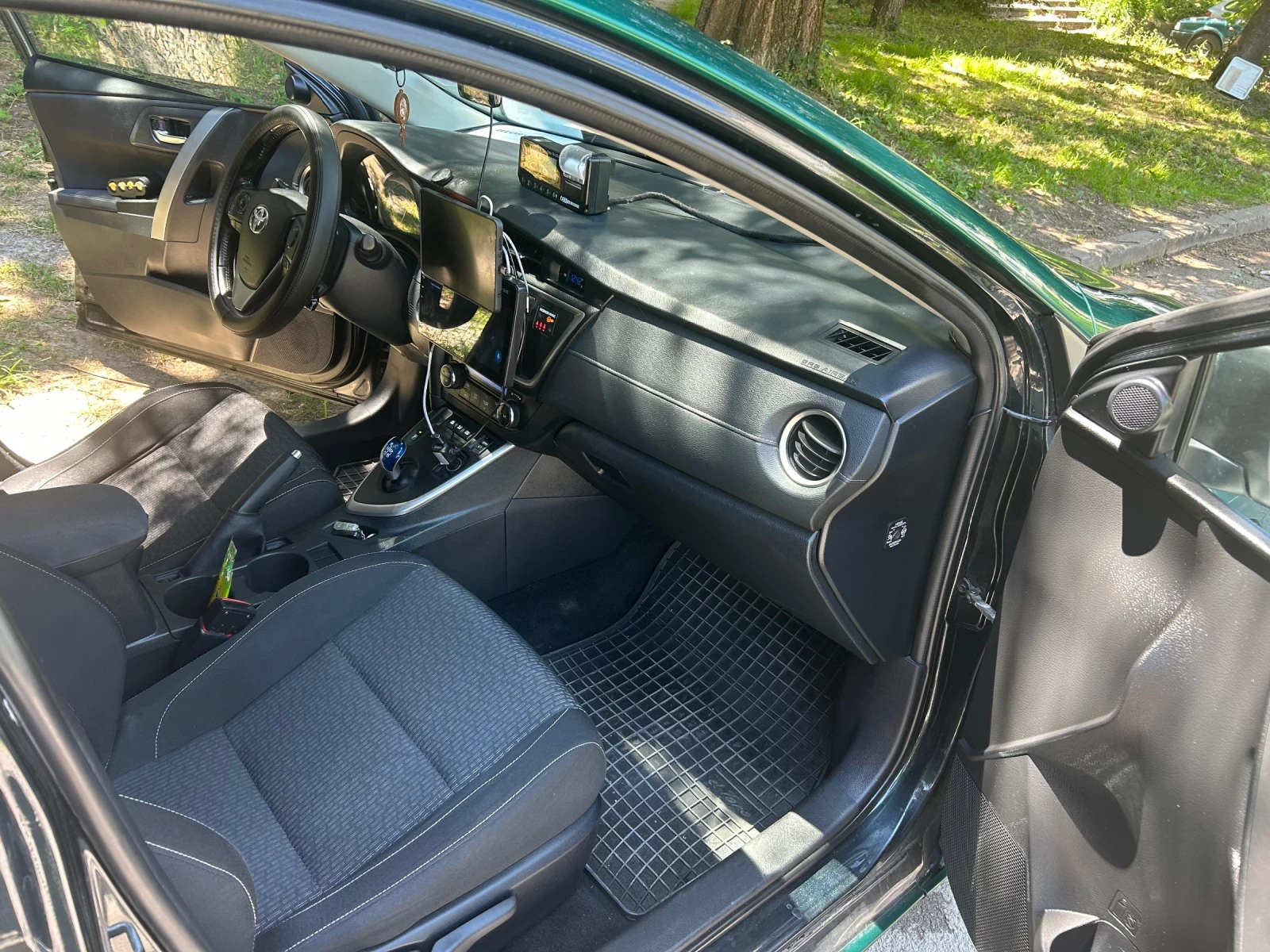 Toyota Auris, снимка 10 - Автомобили и джипове - 55040296