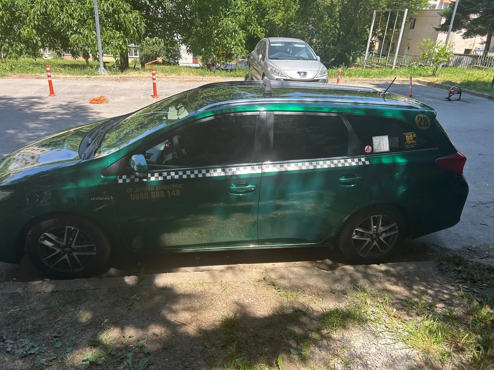Toyota Auris, снимка 4 - Автомобили и джипове - 55040296
