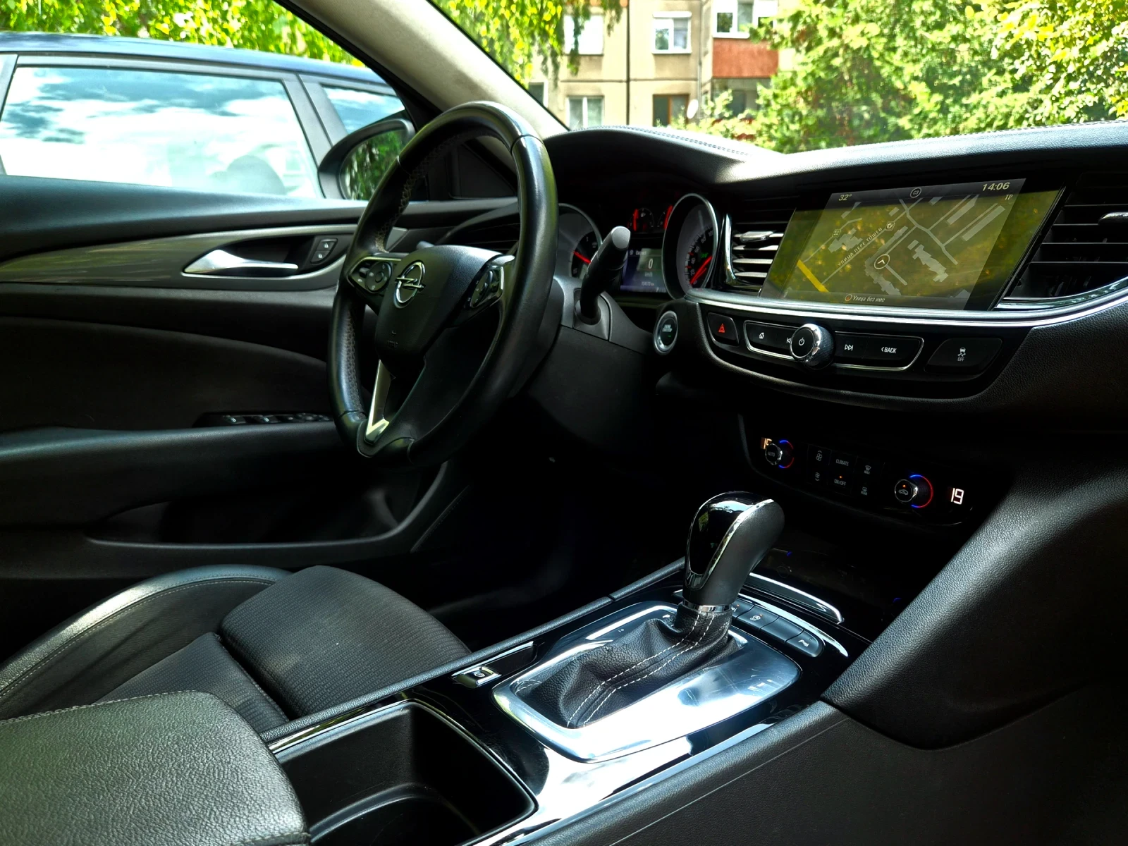 Opel Insignia Grand Sport, снимка 9 - Автомобили и джипове - 55146531