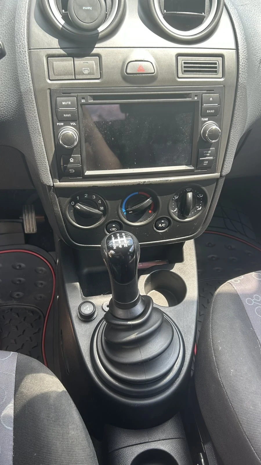 Ford Fiesta 1.4 16v, снимка 13 - Автомобили и джипове - 55179544