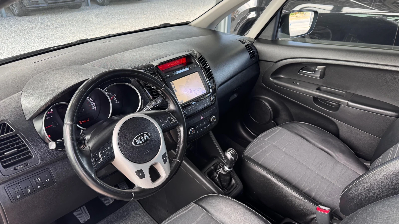 Kia Venga 1.4i 157хил.км* FACE* NAVI* КАМЕРА* , снимка 10 - Автомобили и джипове - 55951016