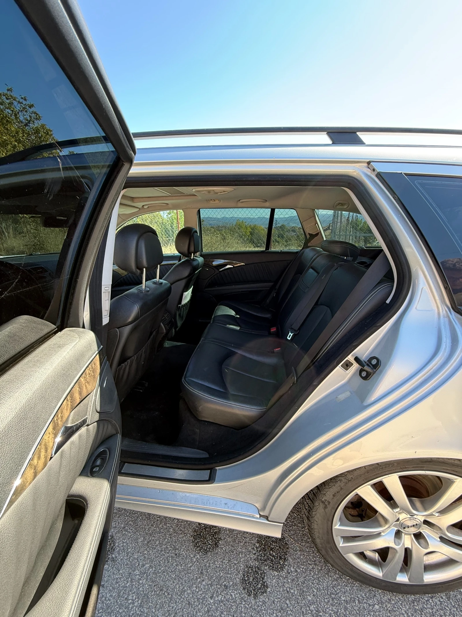 Mercedes-Benz E 320, снимка 8 - Автомобили и джипове - 56485023