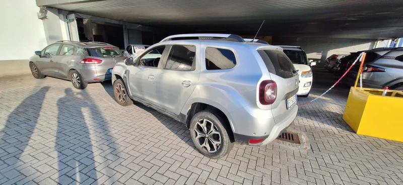 Dacia Duster 1.5 dci /116 k.c./ Navi/ Камери 360 градуса/, снимка 4 - Автомобили и джипове - 52921101