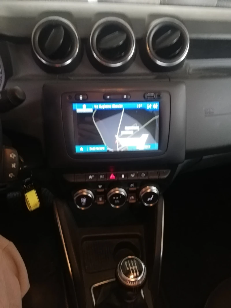 Dacia Duster 1.5 dci /116 k.c./ Navi/ Камери 360 градуса/, снимка 7 - Автомобили и джипове - 52921101