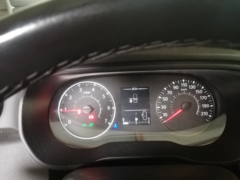 Dacia Duster 1.5 dci /116 k.c./ Navi/ Камери 360 градуса/, снимка 12 - Автомобили и джипове - 52921101