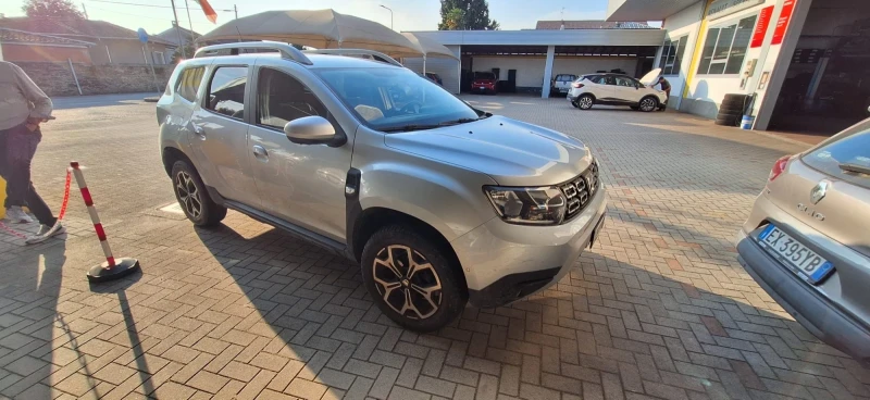 Dacia Duster 1.5 dci /116 k.c./ Navi/ Камери 360 градуса/, снимка 2 - Автомобили и джипове - 52921101