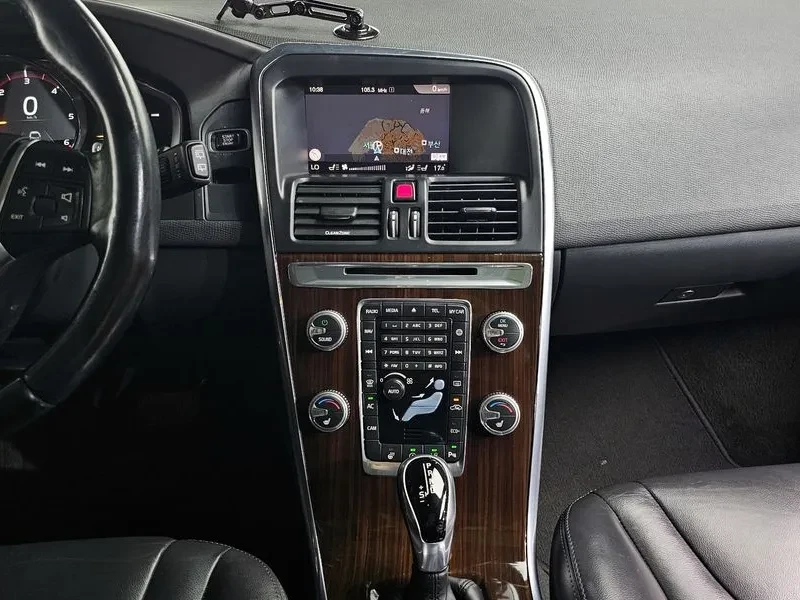 Volvo XC60 42095237, снимка 13 - Автомобили и джипове - 54879979