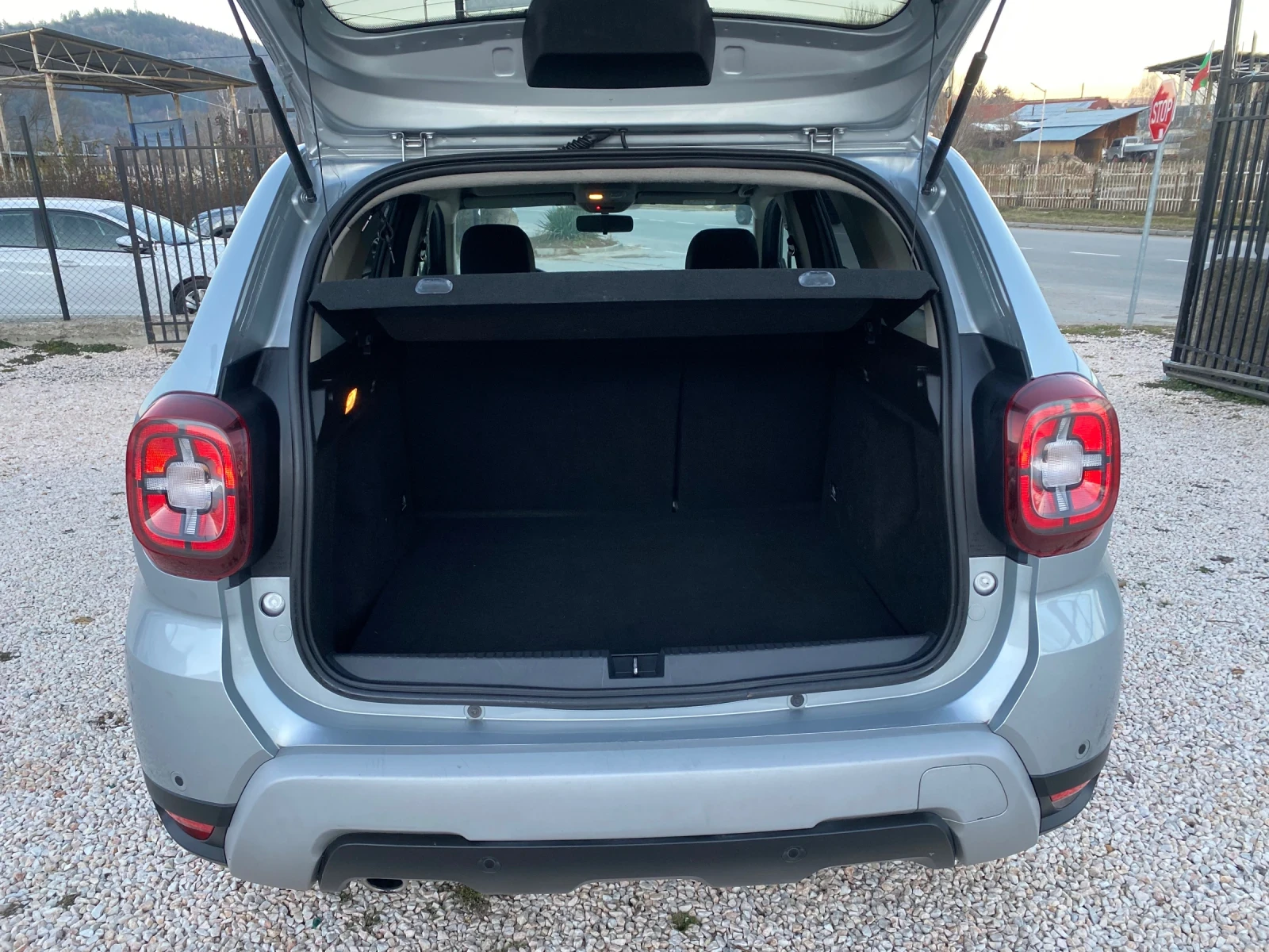 Dacia Duster 1.5 dci /116 k.c./ Navi/ ������ 360 �������/ | Mobile.bg � ����������� 9