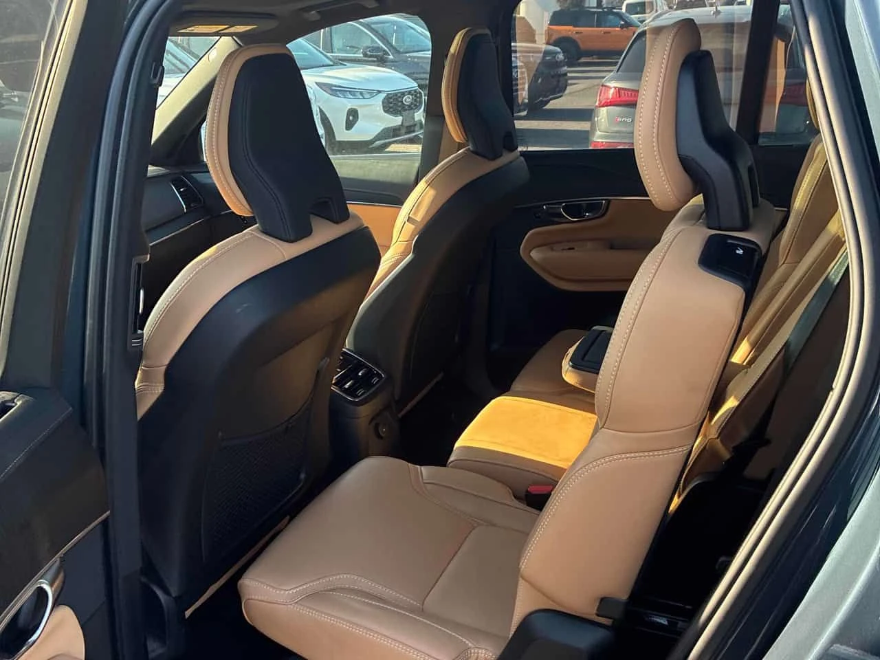 Volvo Xc90  | Ultimate Bright Theme | CARFAX, снимка 10 - Автомобили и джипове - 53825364