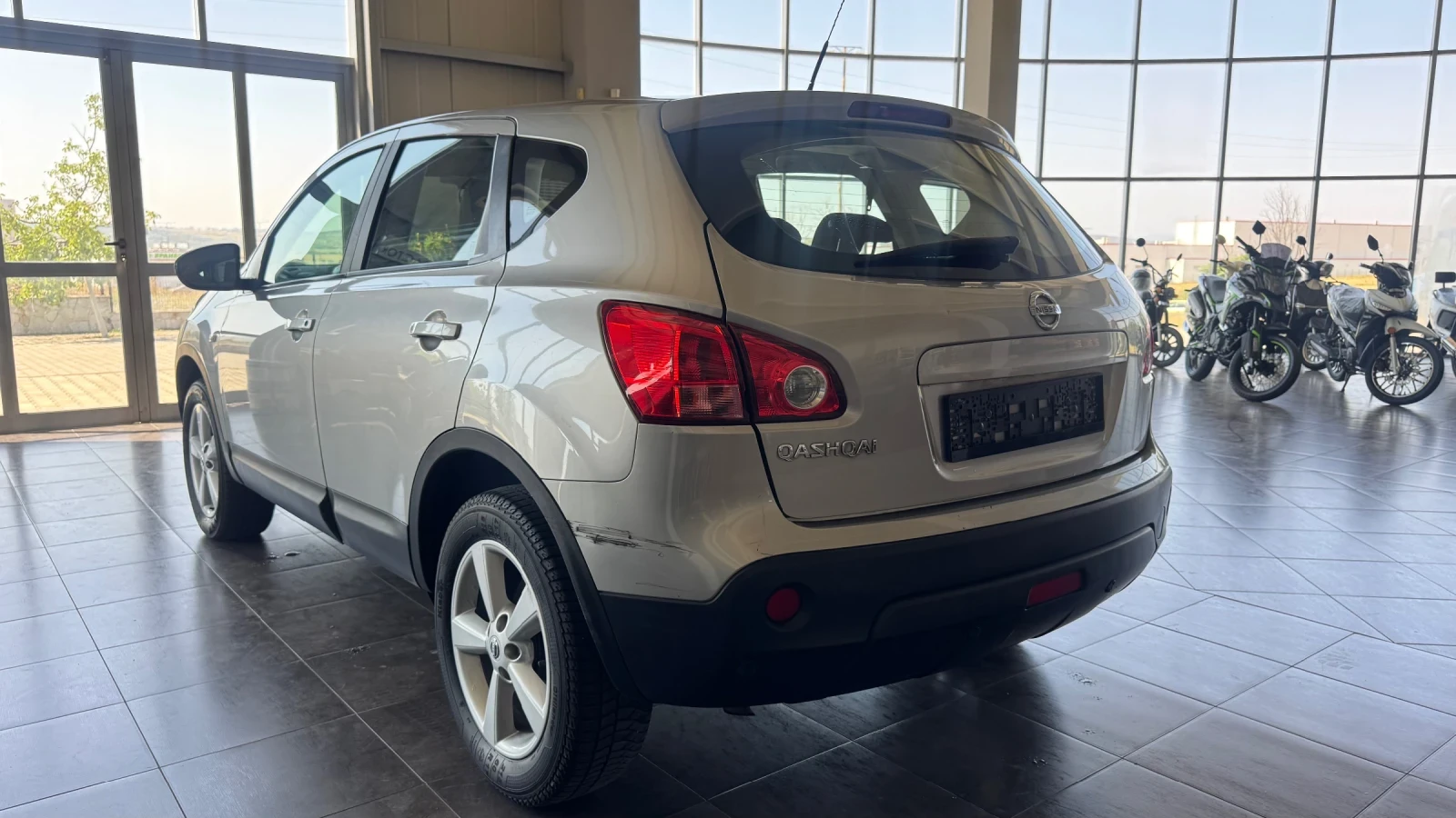 Nissan Qashqai 2.0 - Бензин - 2WD, снимка 2 - Автомобили и джипове - 55736422