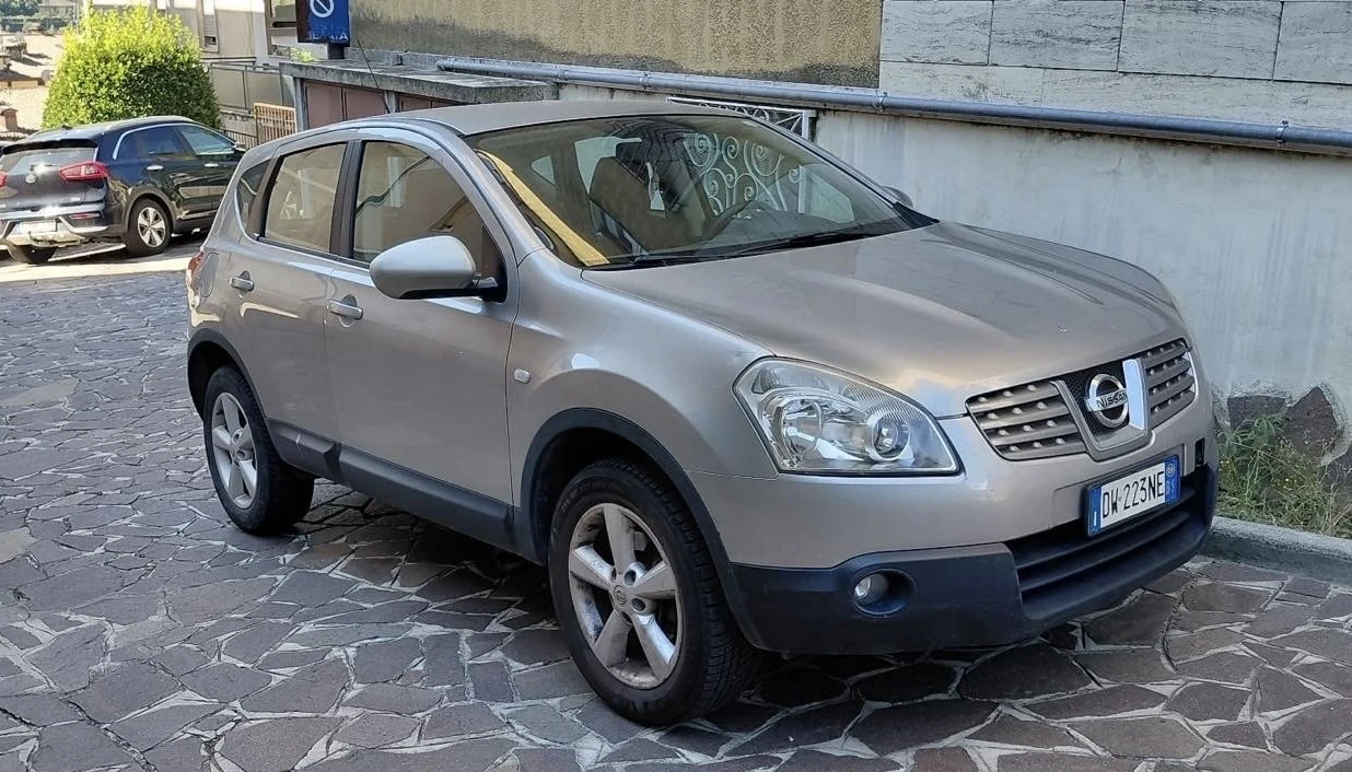 Nissan Qashqai 2.0 - Бензин - 2WD, снимка 5 - Автомобили и джипове - 55736422