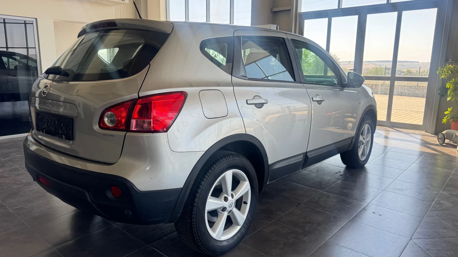 Nissan Qashqai 2.0 - Бензин - 2WD, снимка 3 - Автомобили и джипове - 55736422