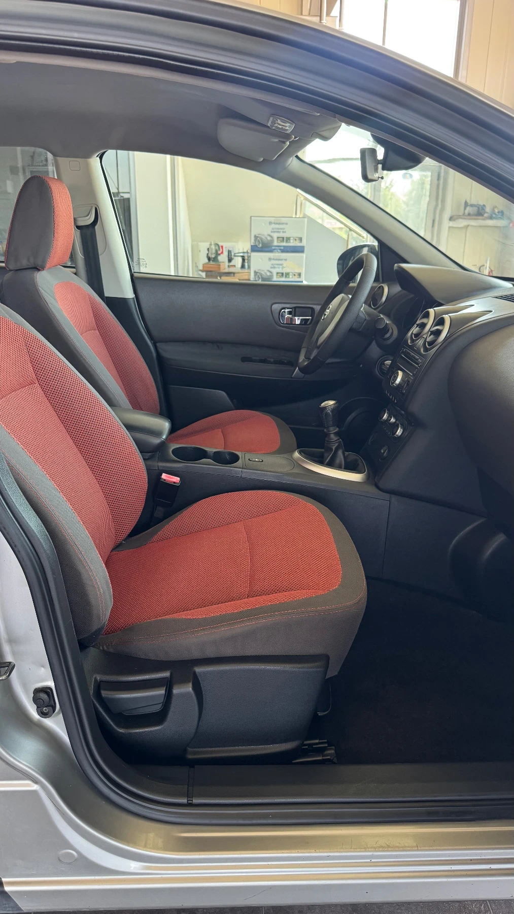 Nissan Qashqai 2.0 - Бензин - 2WD, снимка 7 - Автомобили и джипове - 55736422