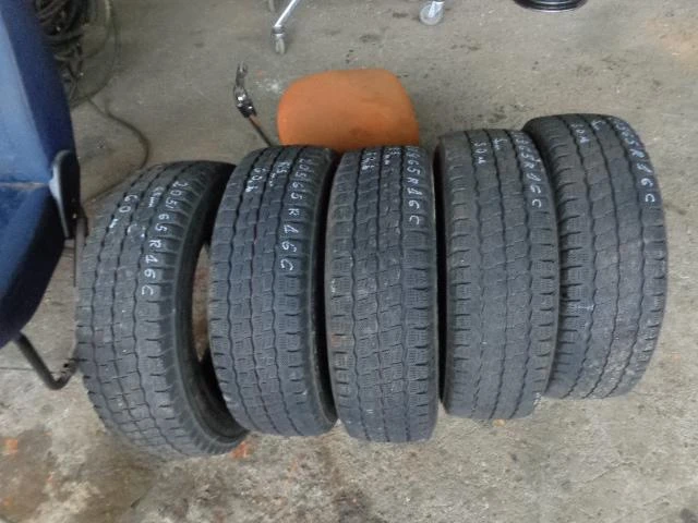 Гуми Зимни 205/65R16, снимка 2 - Гуми и джанти - 16588932