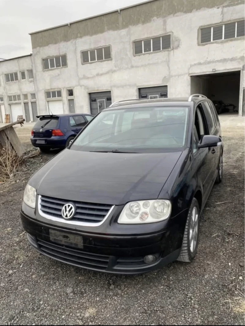 VW Touran 2.0 TDI, снимка 4 - Автомобили и джипове - 48623418