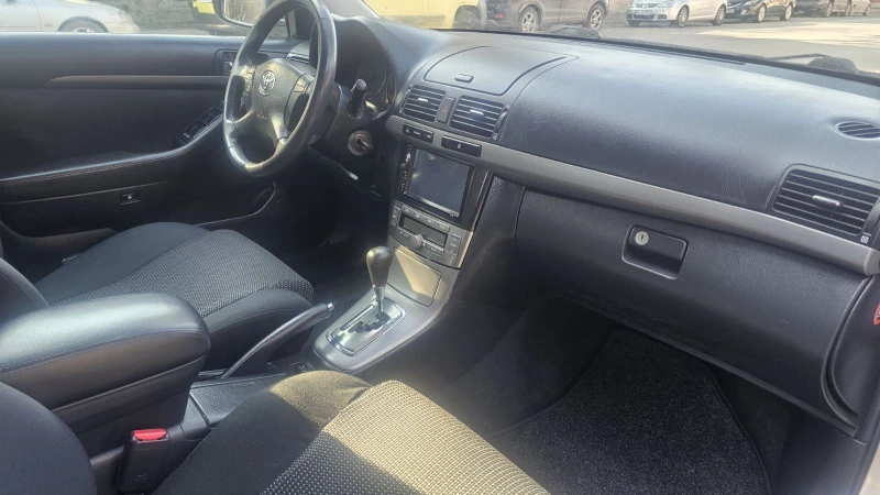 Toyota Avensis 1.8, снимка 11 - Автомобили и джипове - 48999018