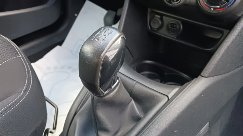 Peugeot 208 1.6 HDI EURO 6, снимка 13 - Автомобили и джипове - 52212994