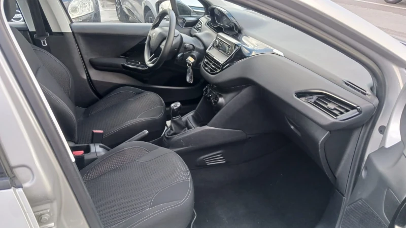 Peugeot 208 1.6 HDI EURO 6, снимка 9 - Автомобили и джипове - 52212994