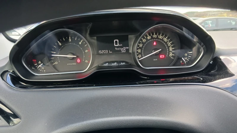 Peugeot 208 1.6 HDI EURO 6, снимка 12 - Автомобили и джипове - 52212994