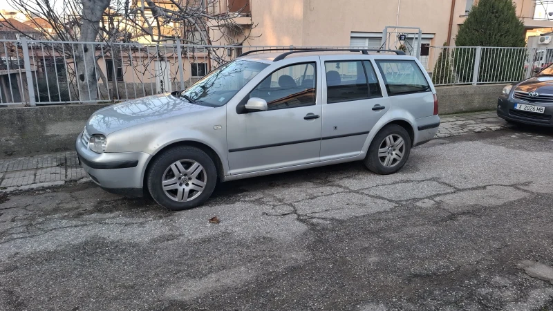 VW Golf Комби , снимка 2 - Автомобили и джипове - 52777407