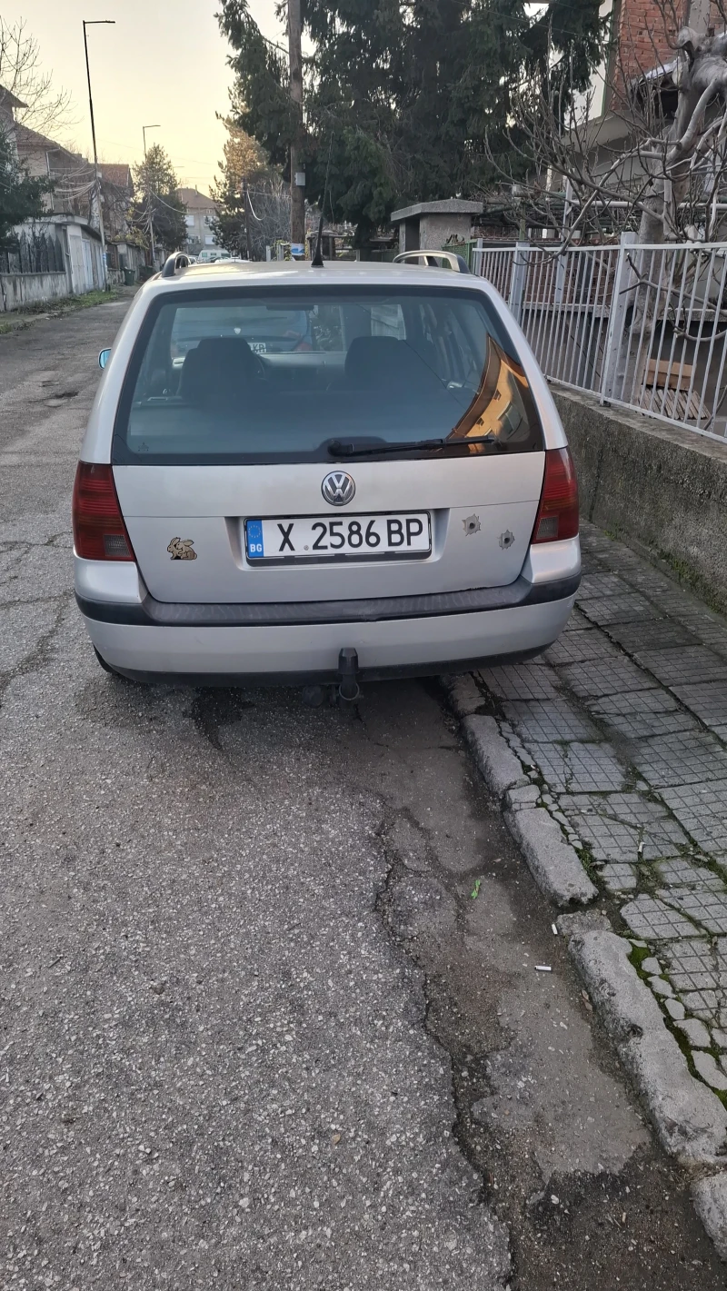 VW Golf Комби , снимка 4 - Автомобили и джипове - 52777407