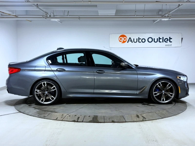 BMW 550 M-PERF PK| HARMAN| AIR| LANE ASSIST| DIST| ОБДУХ, снимка 6 - Автомобили и джипове - 53260349