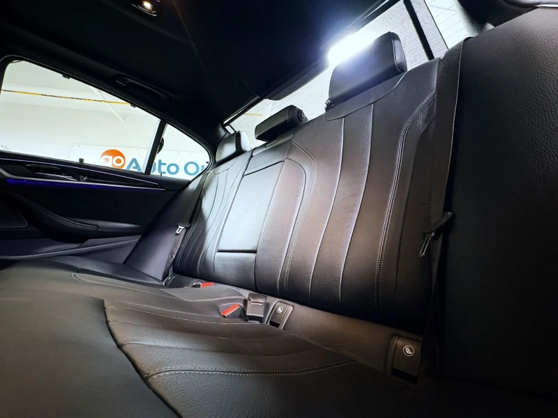 BMW 550 M-PERF PK| HARMAN| AIR| LANE ASSIST| DIST| ОБДУХ, снимка 17 - Автомобили и джипове - 53260349
