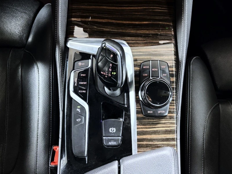 BMW 550 M-PERF PK| HARMAN| AIR| LANE ASSIST| DIST| ОБДУХ, снимка 10 - Автомобили и джипове - 53260349