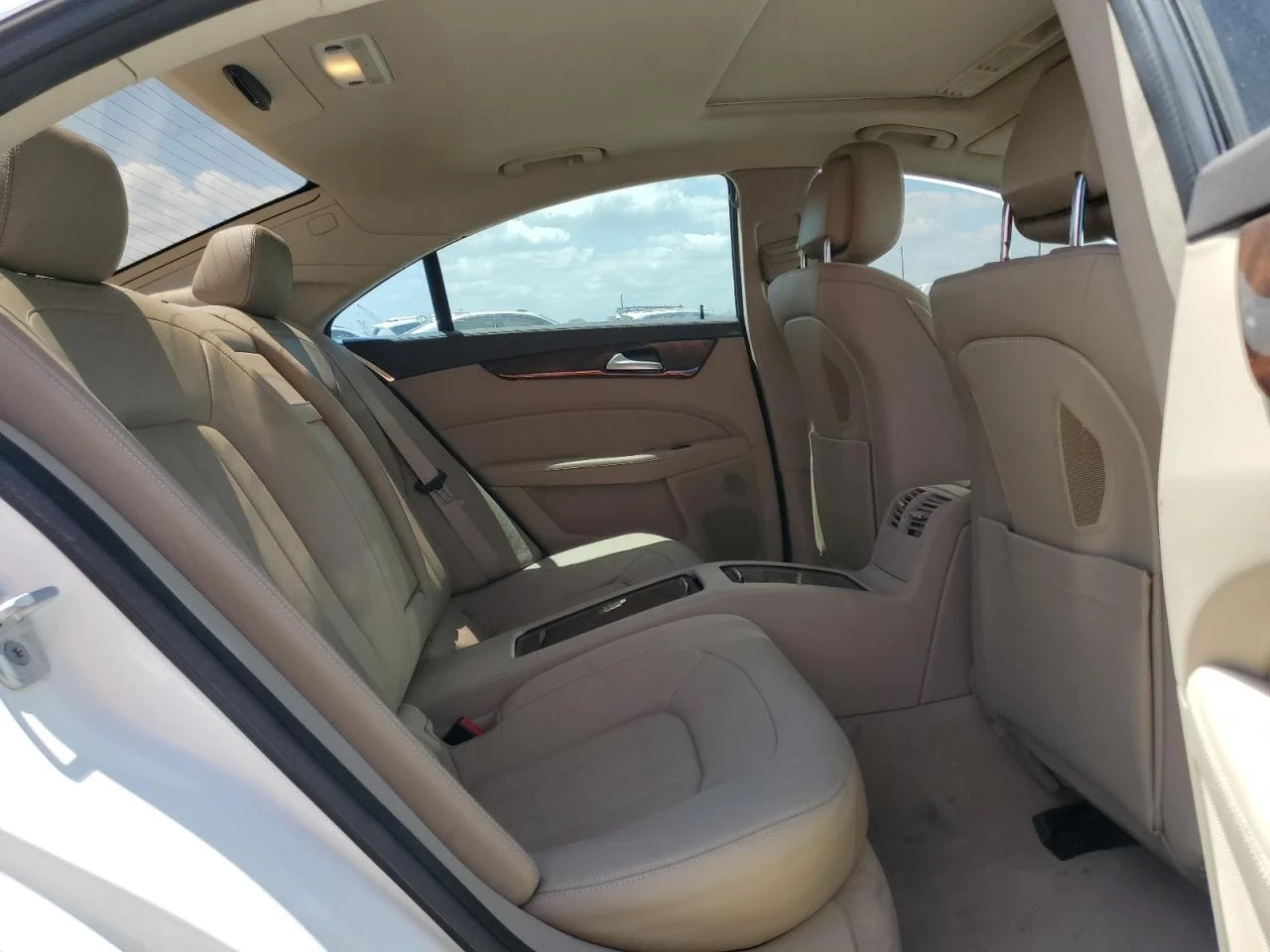 Mercedes-Benz CLS 500  - изображение 9