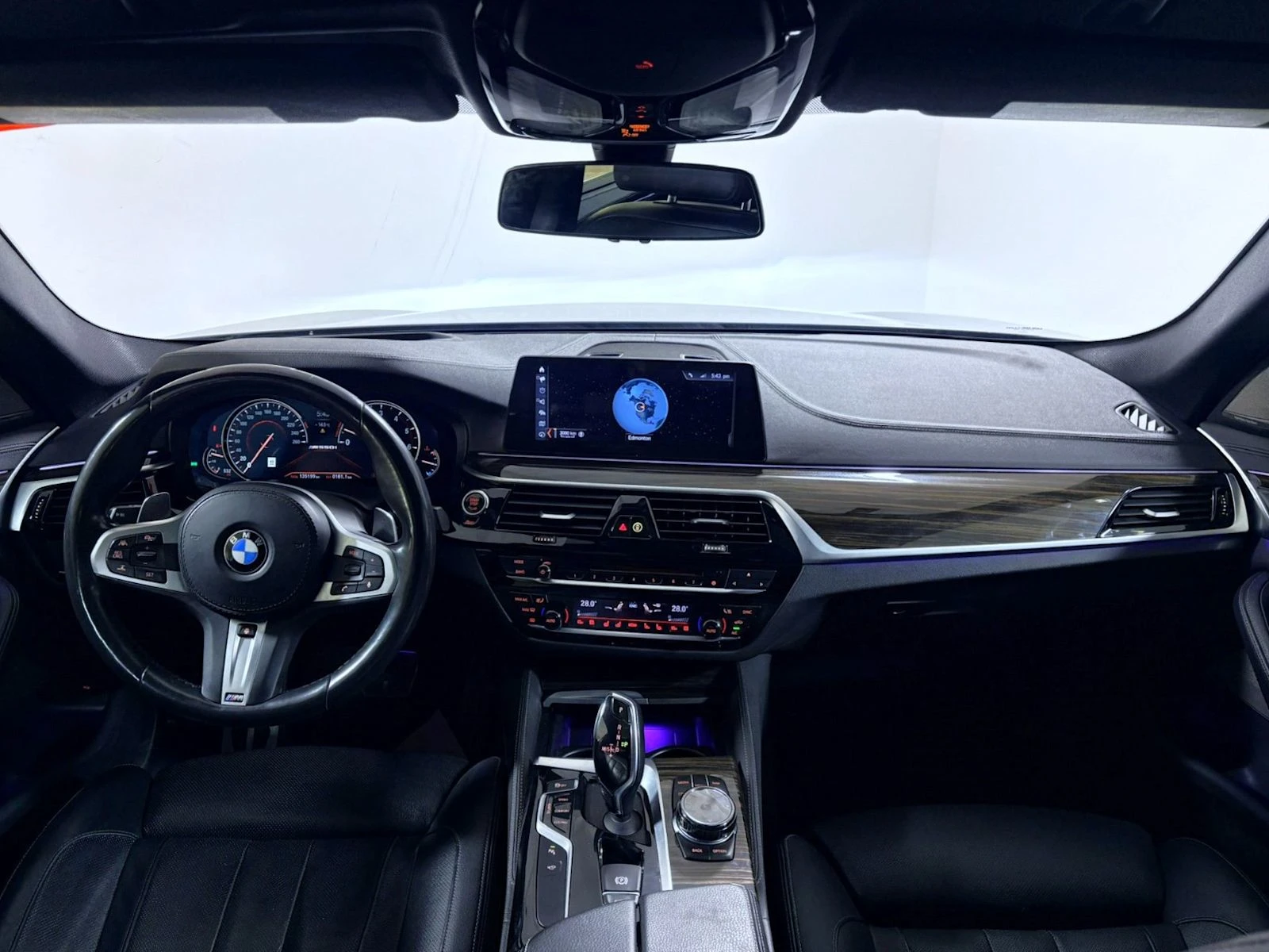 BMW 550 M-PERF PK| HARMAN| AIR| LANE ASSIST| DIST| ОБДУХ - изображение 7