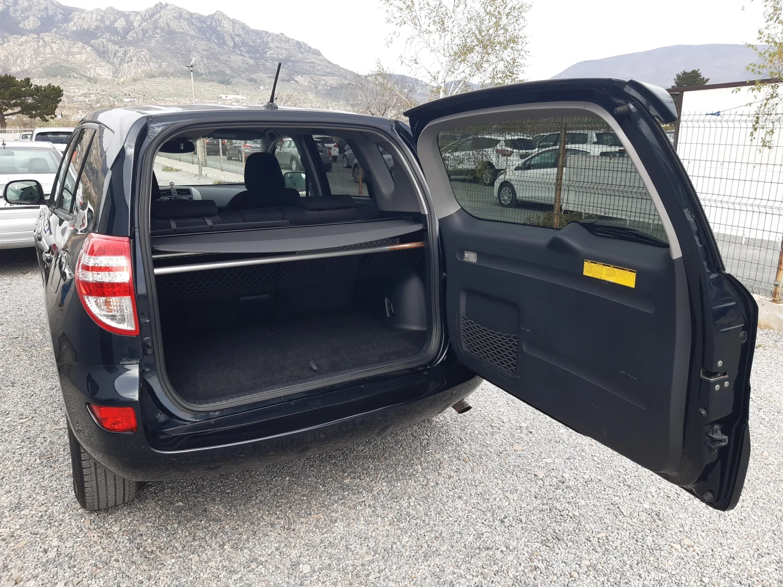 Toyota Rav4 КАТО НОВ ИТАЛИЯ, снимка 16 - Автомобили и джипове - 53258757