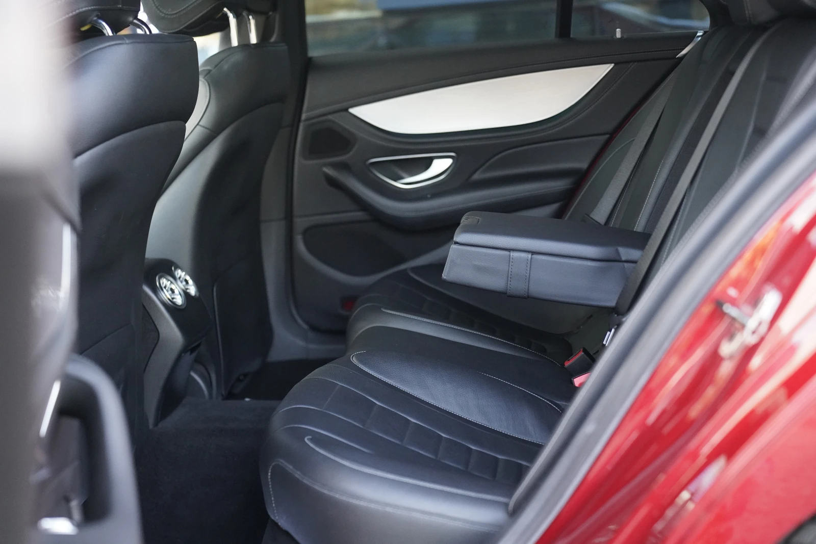 Mercedes-Benz CLS 400 d 4Matic AMG Line Night Package, снимка 11 - Автомобили и джипове - 53723846