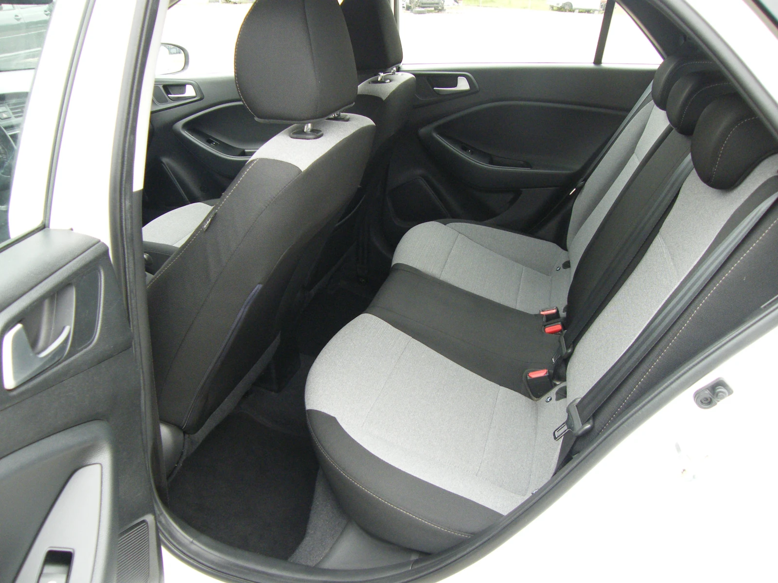 Hyundai I20 1.1CRDI EURO 6B, снимка 12 - Автомобили и джипове - 54378382