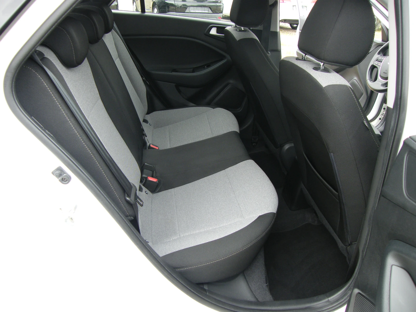 Hyundai I20 1.1CRDI EURO 6B, снимка 14 - Автомобили и джипове - 54378382