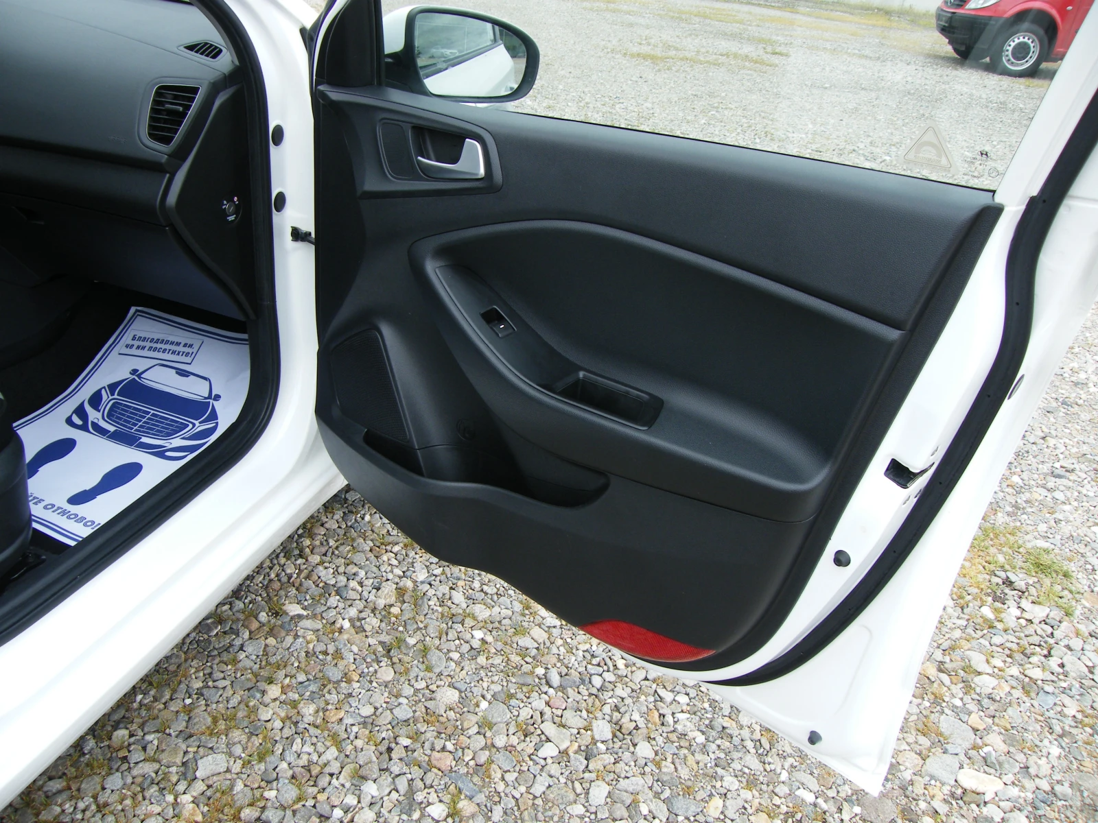 Hyundai I20 1.1CRDI EURO 6B, снимка 15 - Автомобили и джипове - 54378382