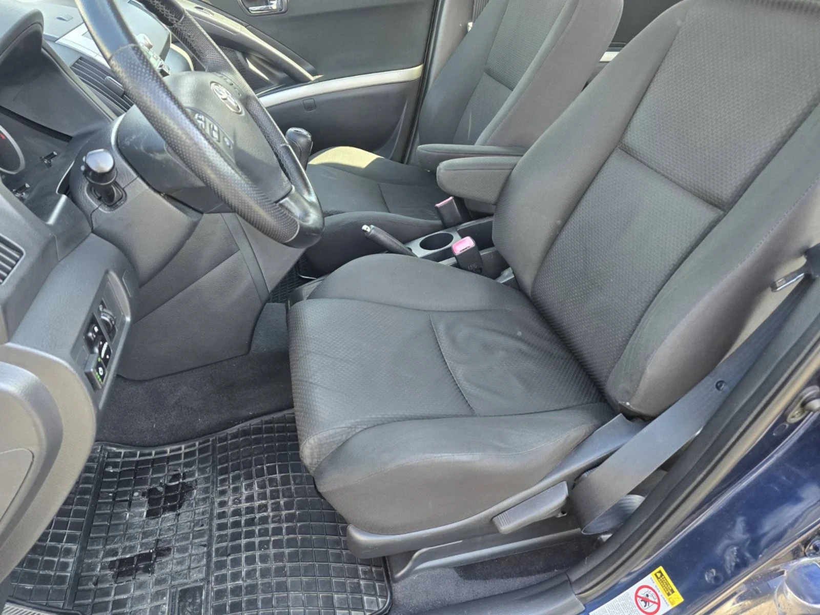 Toyota Corolla verso 1.8 Бензин-Газ, снимка 8 - Автомобили и джипове - 54635021