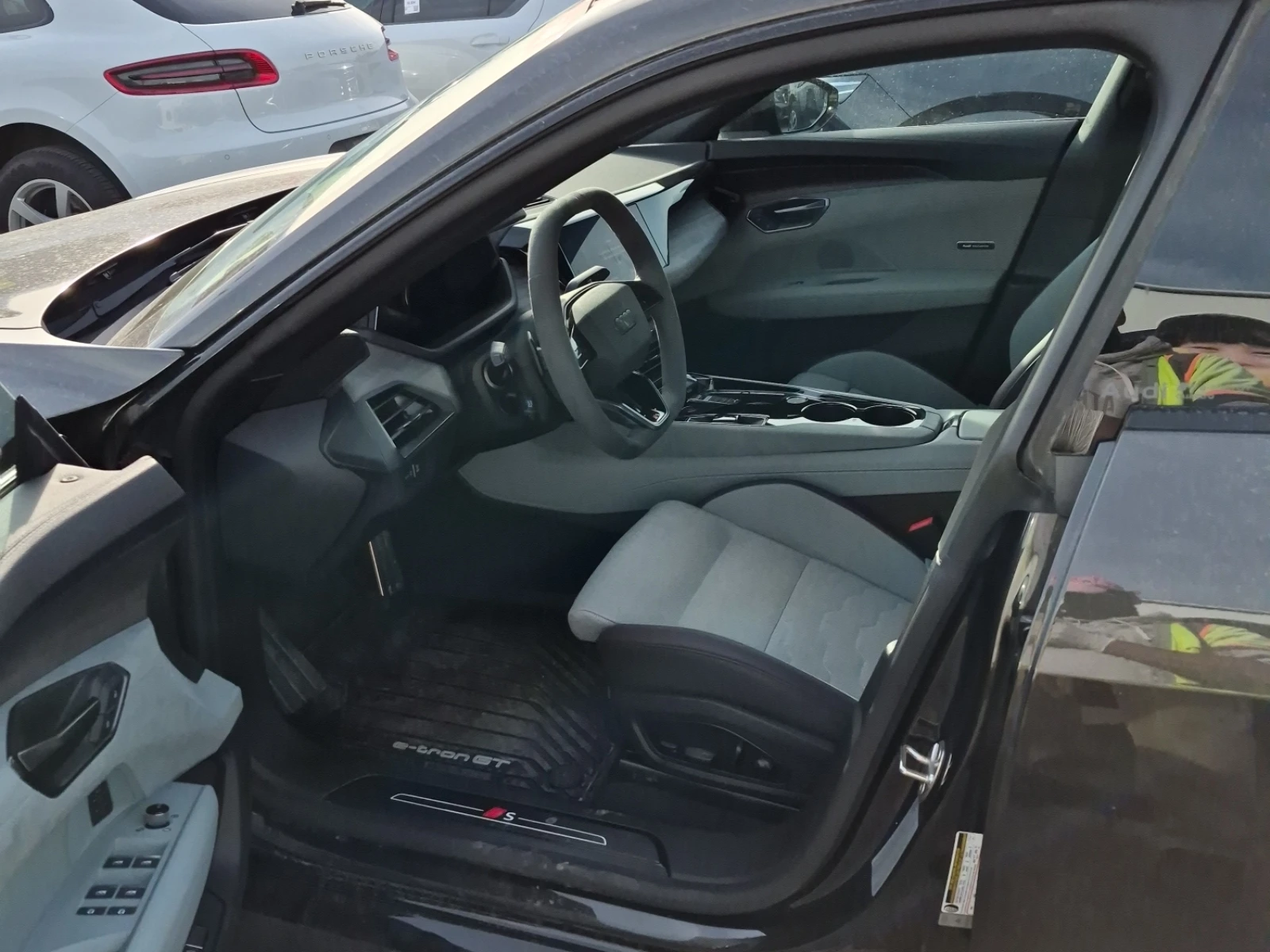 Audi E-Tron GT S, снимка 9 - Автомобили и джипове - 54643145