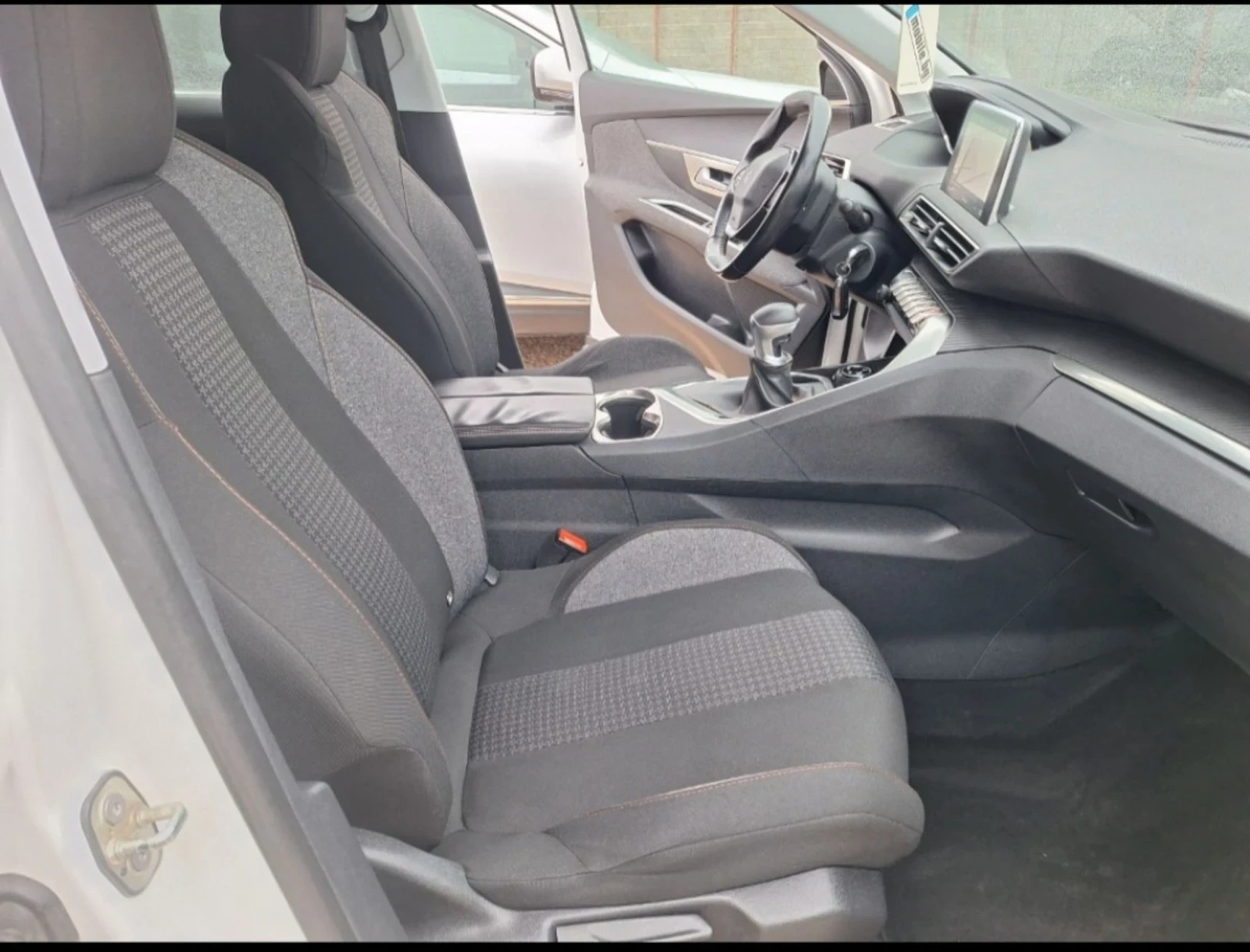 Peugeot 3008 1.6D* Навигация/Кросуей/Лед/6ск/Allure* , снимка 12 - Автомобили и джипове - 54789208